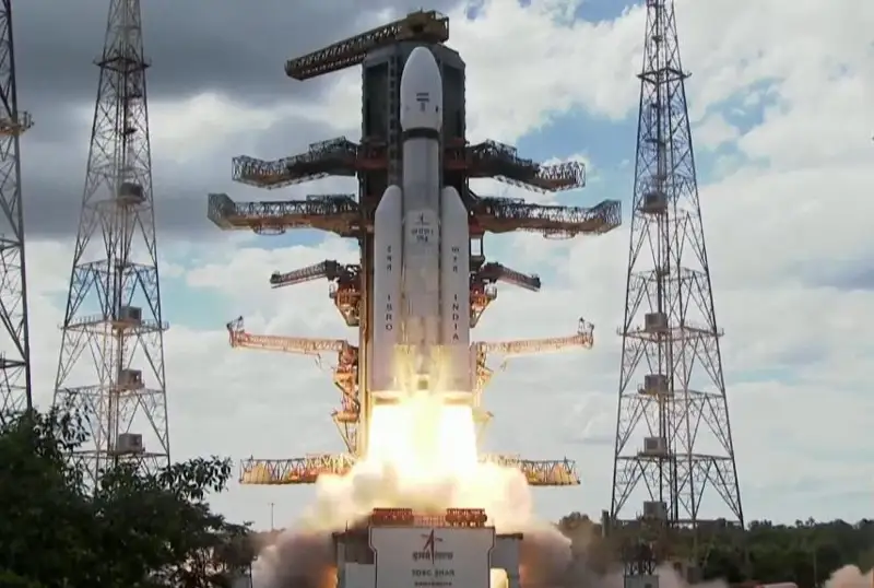 Индия запустила историческую космическую миссию на Луну