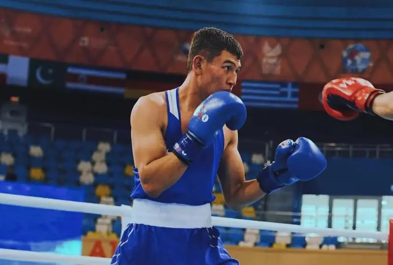 Abzal Serik bokstan Azııa chempıonatynda kúmis medal aldy