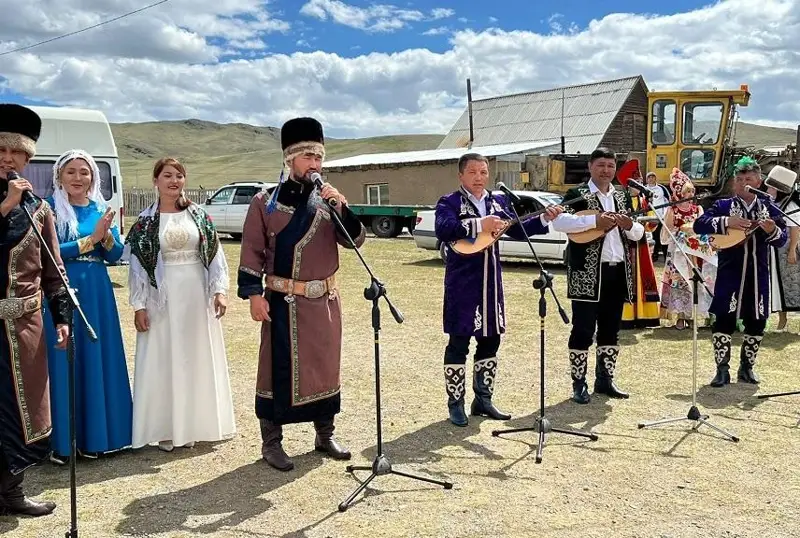 التايداعى قازاقتارمەن كەزدەسۋ: قايماعى بۇزىلماعان قوساعاشىم