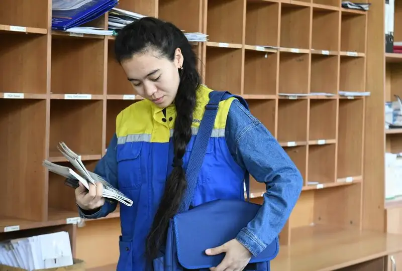 Poshtashy júrip ótetin shaqyrymdar: Jýrnalıster bir kúnin Almaty poshtamtynda ótkizdi