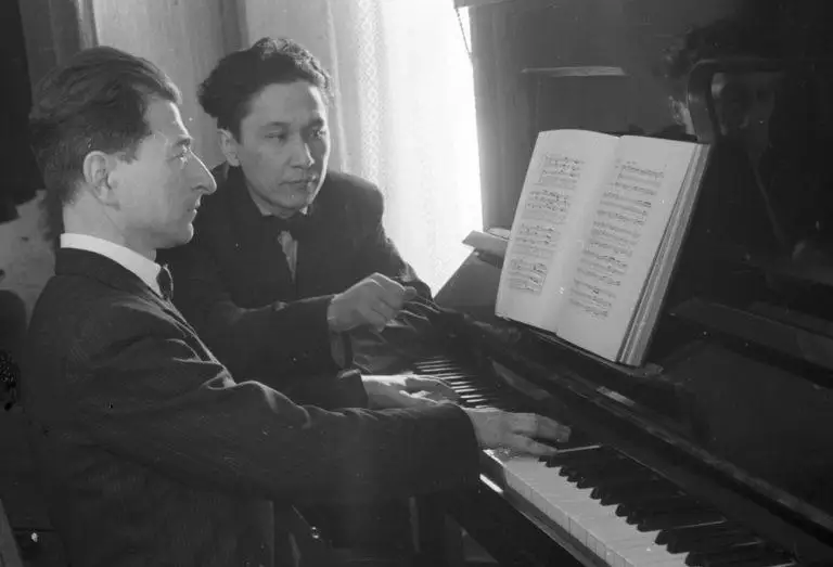 بۇگىن كومپوزيتور، حالىق ءارتىسى لاتيف حاميدي دۇنيەگە كەلگەن كۇن