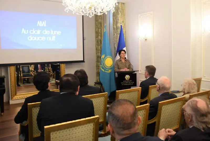 Французы знакомятся с творчеством великого казахского поэта Абая