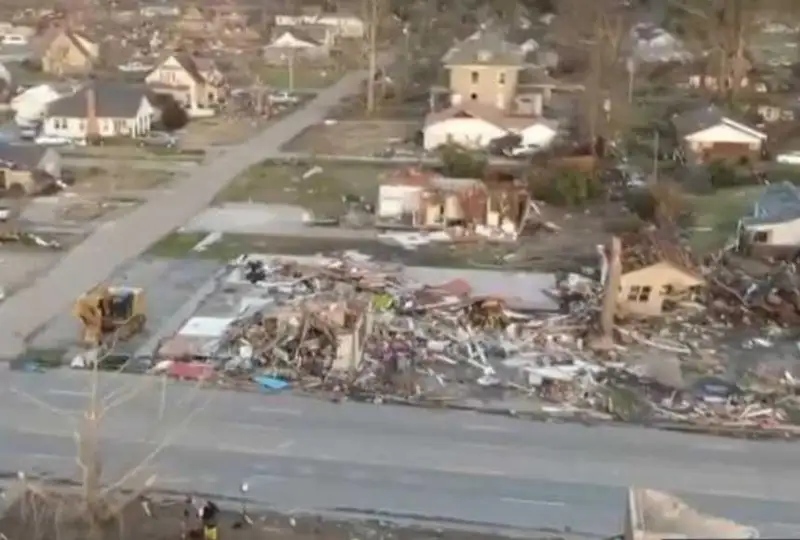 АҚШда кучли торнадо 30 кишининг ҳаётига зомин бўлди