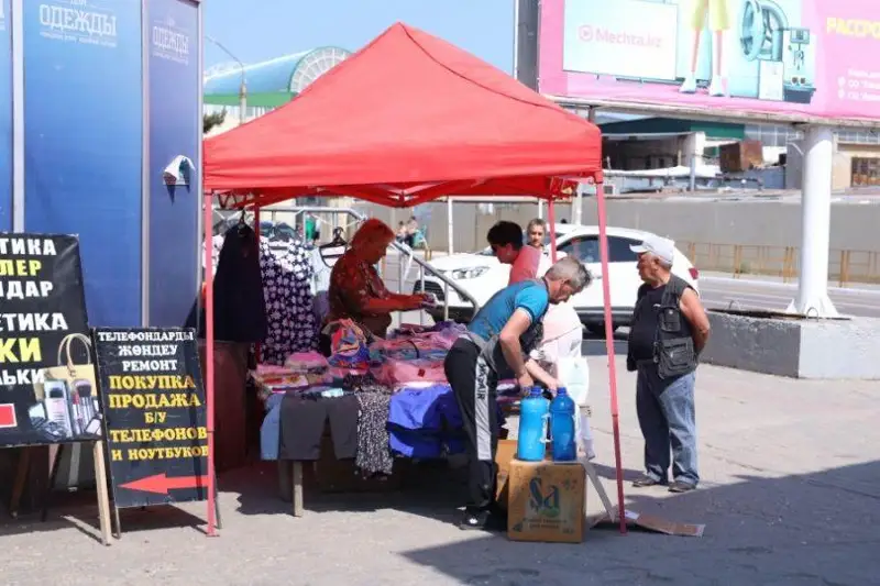 Самовольно установленные киоски и павильоны демонтируют в Костанае