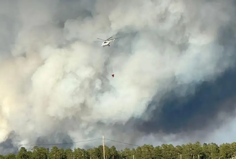 Сколько вертолетов задействовано в тушении пожара в области Абай