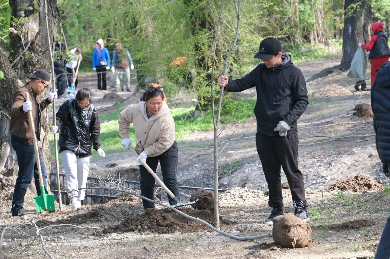 Almatydaǵy jalpyqalalyq senbilikte 15 myń tekshe metr qoqys jınalyp, 5 myń kóshet otyrǵyzyldy