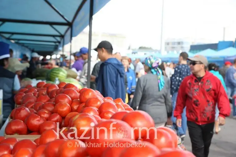 Более 5 тонн продукции привезли сельчане на ярмарку в Петропавловск