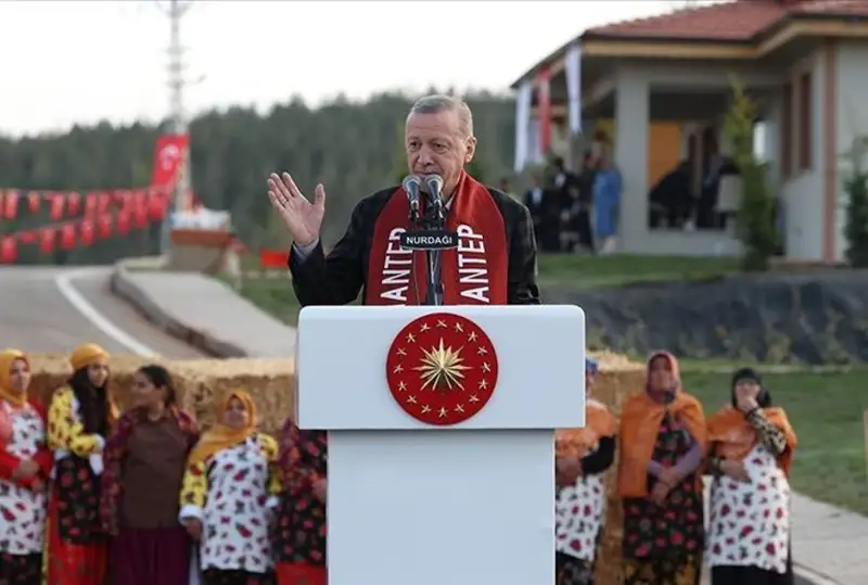 تۇركيادا جەر سىلكىنىسىنەن زارداپ شەككەندەرگە جاڭا ۇيلەردىڭ كىلتى تابىس ەتىلدى