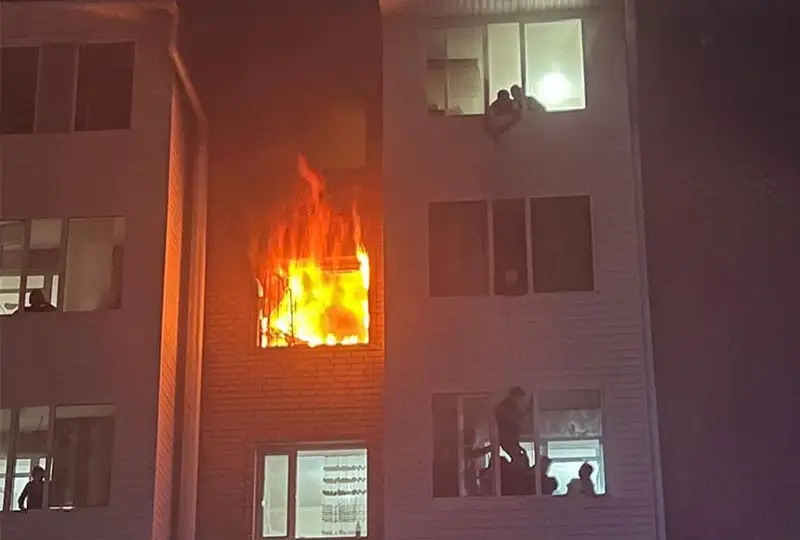 Шесть человек спасли из горящей квартиры в Акмолинской области