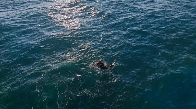 Актауские водолазы спасли тонущую в море женщину