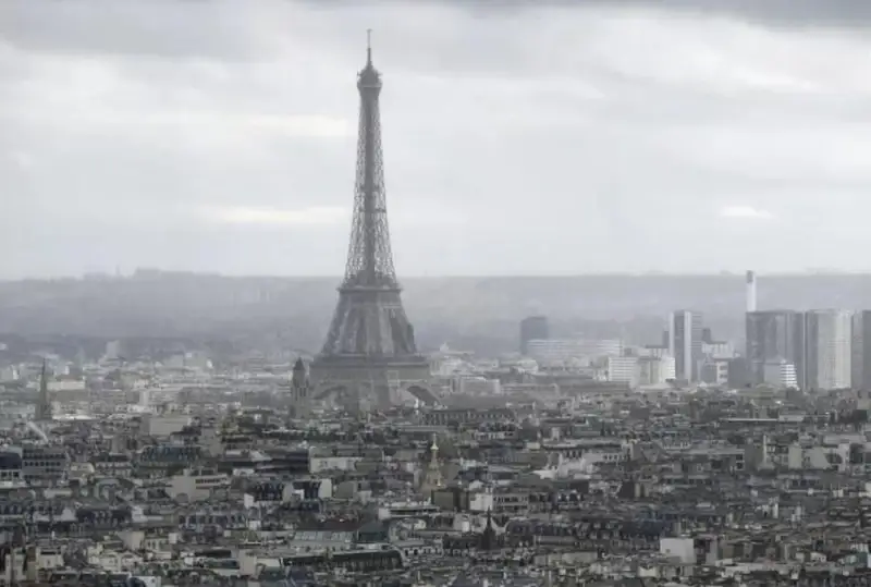 پاريجدە 12 قاباتتان جوعارى ۇيلەر سالۋعا تىيىم سالىندى