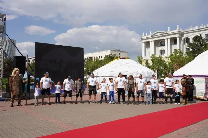 Азамат Макулбеков из Туркестана победил в конкурсе силачей «Толагай»