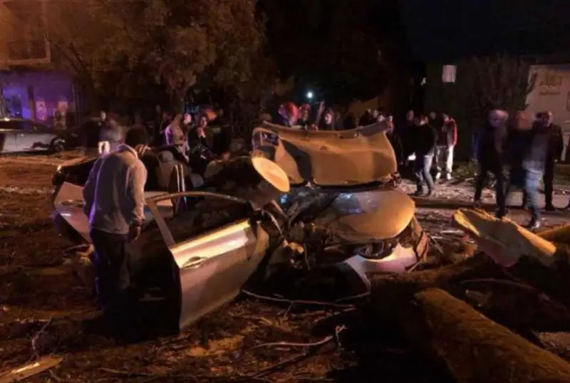 Батумидаги кучли бўрон бир кишининг хаётига зомин бўлди