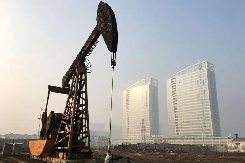 Хитой чегараларни очишга қарор қилганидан кейин нефт нархи ошади