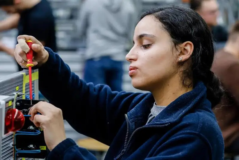 Около 2,5 млн квалифицированных рабочих не хватает на рынке труда в Германии