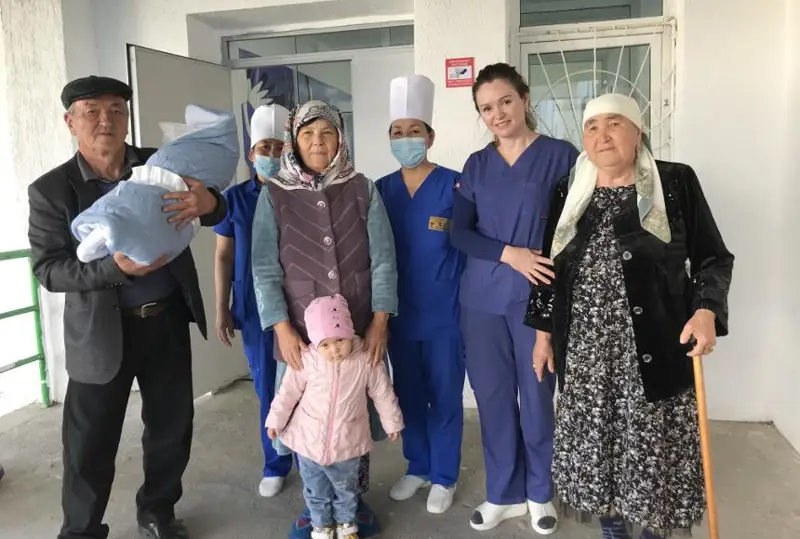 Түркістан облысында 54 жастағы әйел ұл туды, сәбидің әкесі – зейнеткер