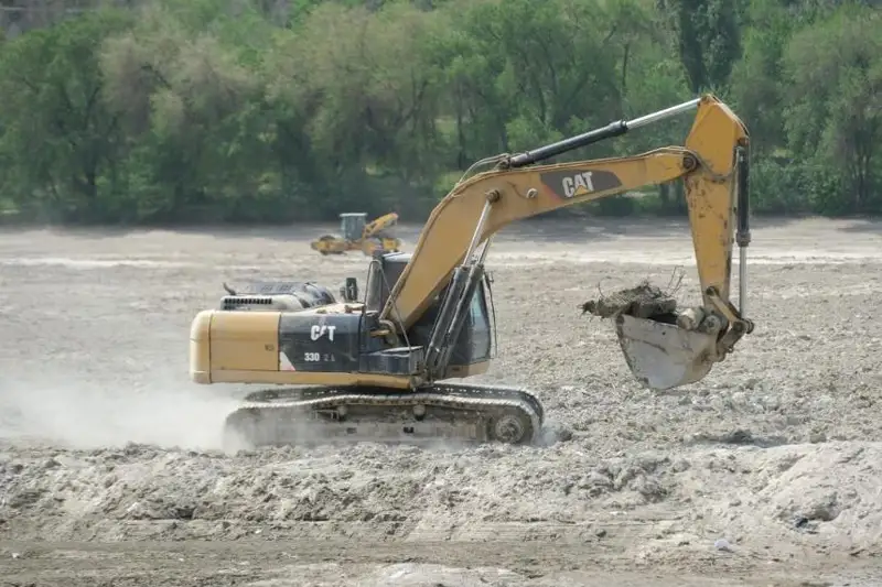 Со дна озера Сайран в Алматы вывезли более 140 тысяч кубометров мусора и ила