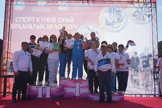 Astanada 300-den astam adam velosherýge qatysty
