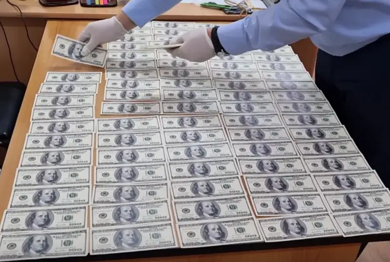 Qostanaı oblysynda jalǵan dollar saýdasymen aınalysqan qylmystyq top anyqtaldy