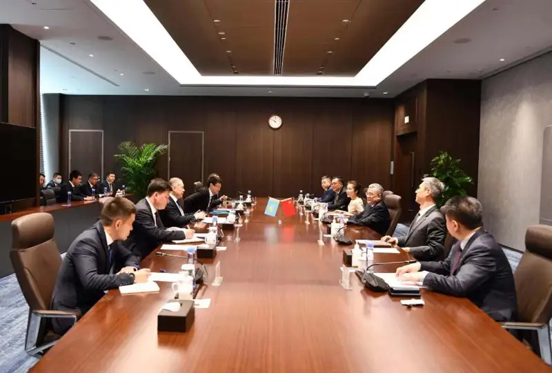 哈萨克斯坦驻华大使会见中信集团董事长