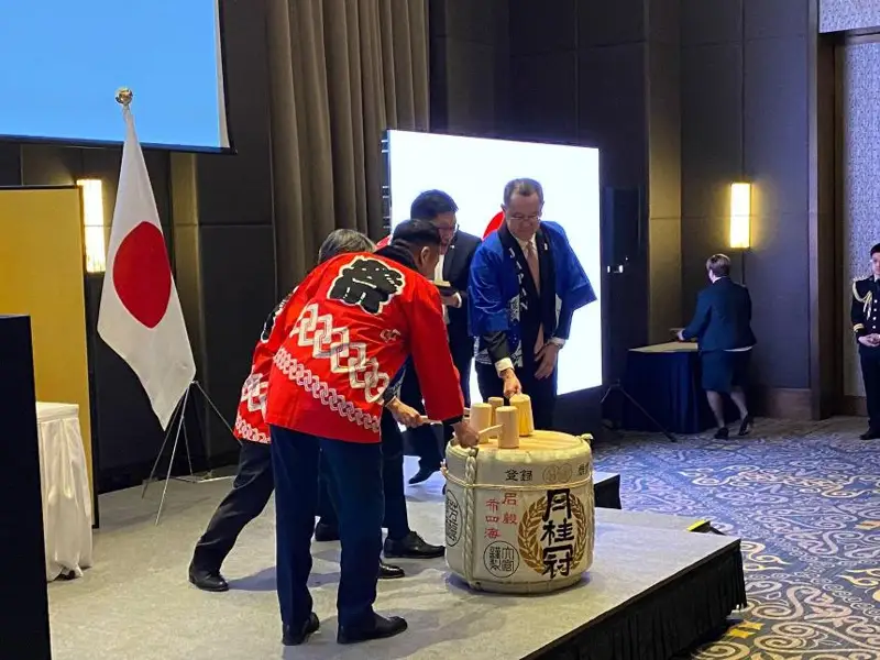 Japonııa elshiligi ımperator Narýhıtonyń týǵan kúnine oraı saltanatty qabyldaý ótkizdi