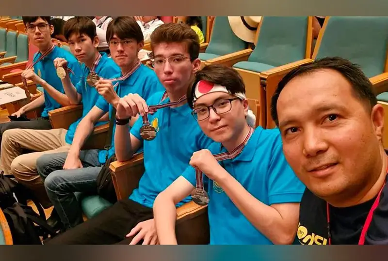 Пять медалей завоевали казахстанские школьники на международной олимпиаде по физике в Японии