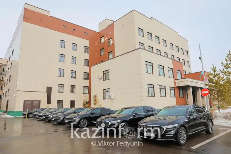 В пассажирском кресле особый гость: один день из жизни водителей депутатов