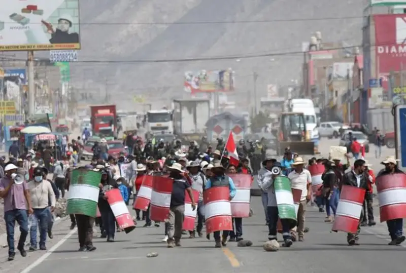 Число погибших в ходе протестов в Перу возросло до 17