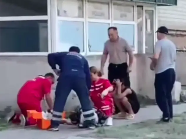 Елордада 3 жасар қыз тоғызыншы қабаттан құлап көз жұмды