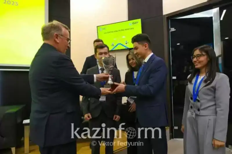 Astanada tórelik tyńdaý boıynsha stýdenttik baıqaý jeńimpazdary marapattaldy