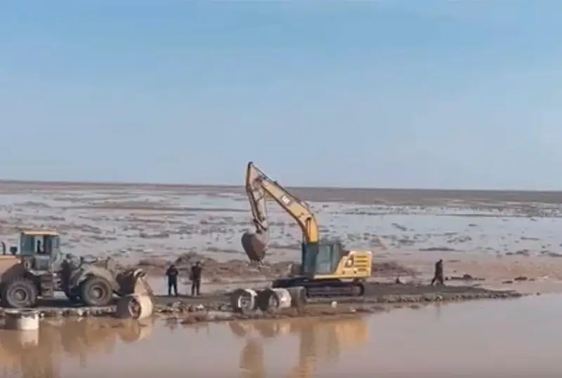 Два участка реконструируемой трассы Курты - Бурылбайтал подтопило паводковыми водами