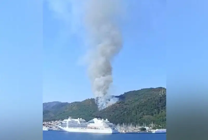 Леса горят в районе турецкого курорта Мармарис