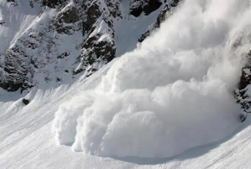 Число жертв схода лавин в Таджикистане возросло до 18