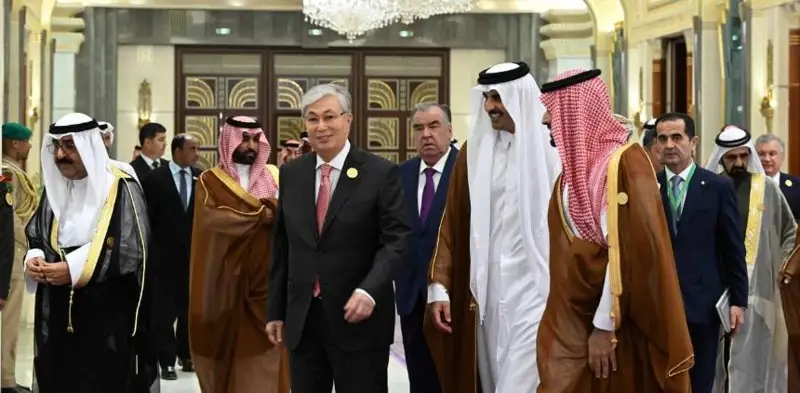 Prezıdent «Ortalyq Azııa + Shyǵanaqtaǵy arab memleketteri» sammıtin tarıhı kezdesýge balady