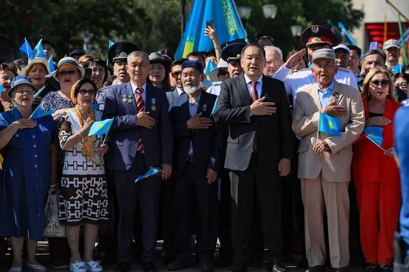 Свыше 30 тысяч жителей Актюбинской области исполнили гимн в День госсимволов РК