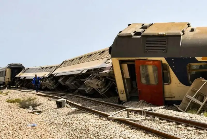 Поезд сошел с рельсов в Тунисе: два человека погибли, 34 пострадали