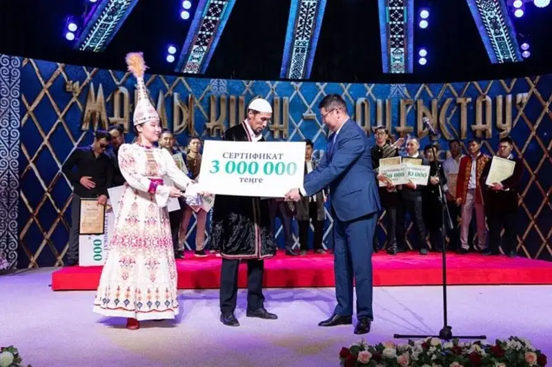 3 млн тенге получил победитель республиканского айтыса