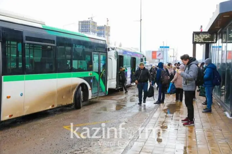 Saılaý kúni astanalyqtar avtobýsta tegin júredi
