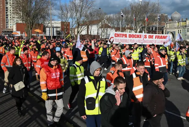 Французские профсоюзы анонсировали дату митингов против пенсионной реформы