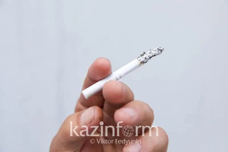 Хитой фуқароси самолёт бортида тамаки чеккани учун жаримага тортилди