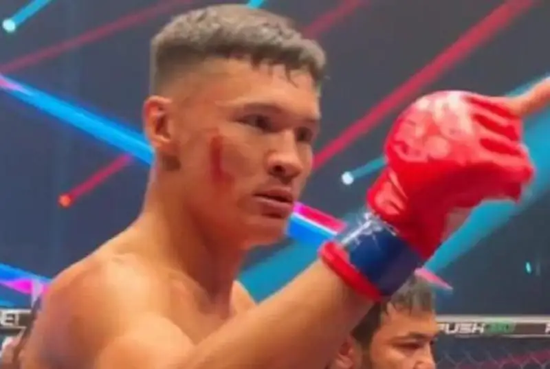 Казахстанец победил азербайджанца на турнире по смешанным единоборствам в Баку