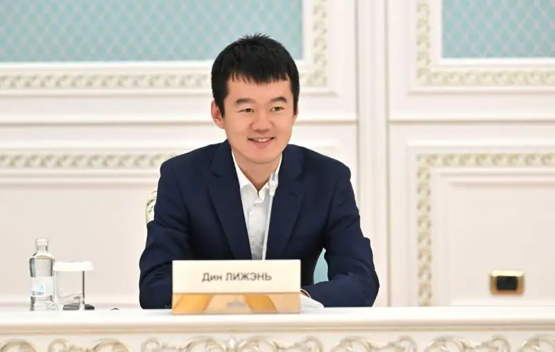 托卡耶夫总统用中文祝贺中国棋手丁立人获得世界冠军头衔