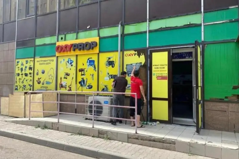 Около трех тысяч рекламных вывесок демонтировали в Астане