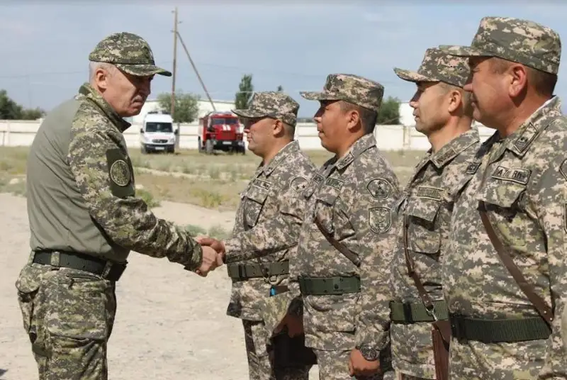 Глава Минобороны лично координирует действия по ликвидации пожара в области Абай