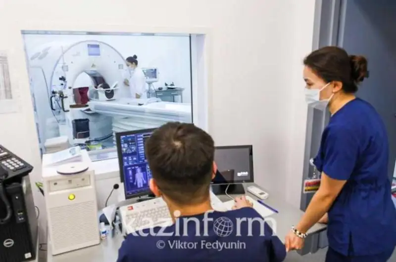 Medıtsına qyzmetkerleri zań arqyly qorǵalýy tıis – Memleket basshysy