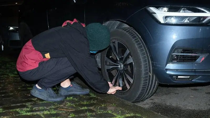 Активисты спустили шины почти у 200 внедорожников в Брюсселе и Генте