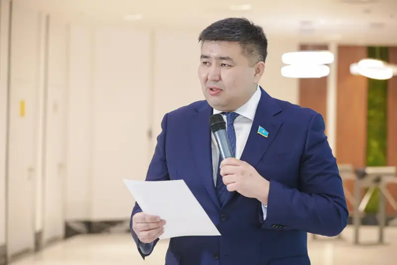 Елнұр Бейсенбаев Мәжілістегі Amanat партиясы фракциясының жетекшісі болып сайланды