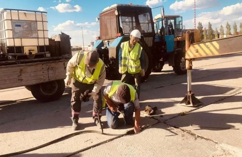 Менять аэродромные плиты начали в аэропорту Актобе