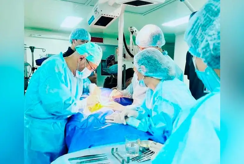 Biregeı ota: Náresteniń asqazan joldarynan birneshe isik alynyp tastaldy