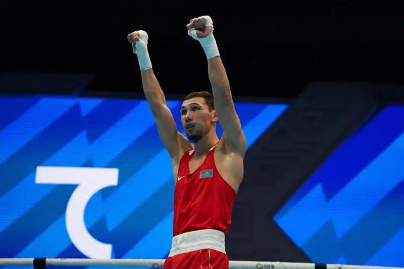 Боксер Серик Темиржанов победил пятикратного чемпиона мира на турнире в Ташкенте